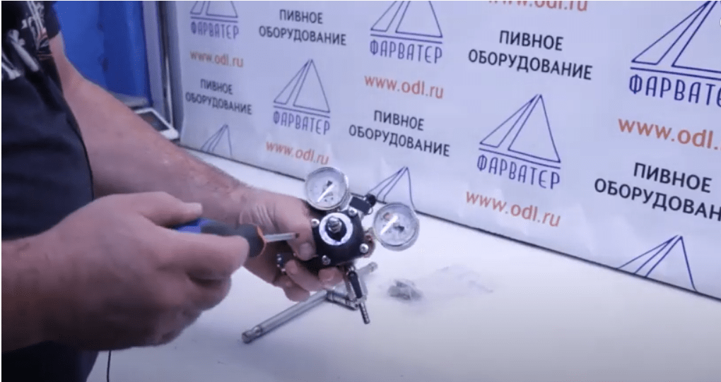 откручивание крышки-min.png