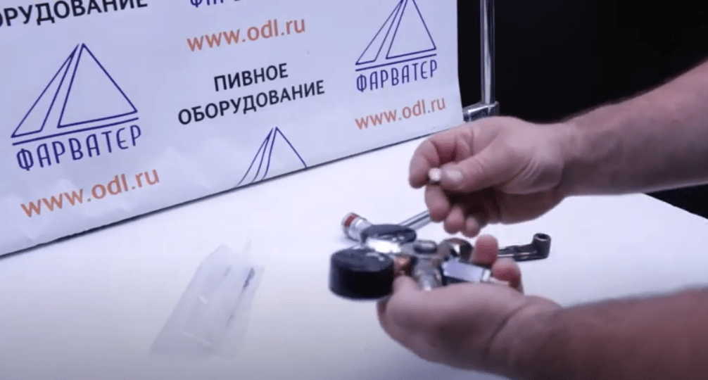 достаем клапан-min.png