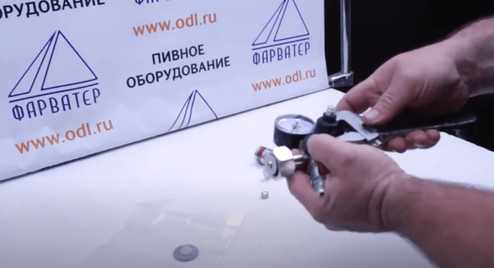 откручивание крышки-min.png
